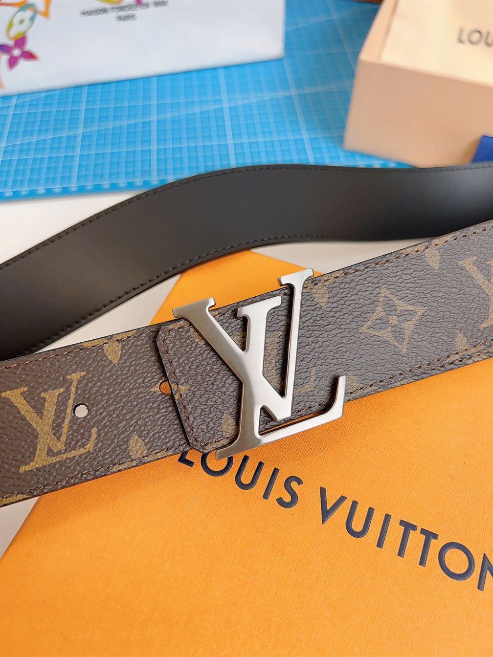 LOUIS VUITTON LV INITIALES 40MM REVERSIBLE BELT - LBE028