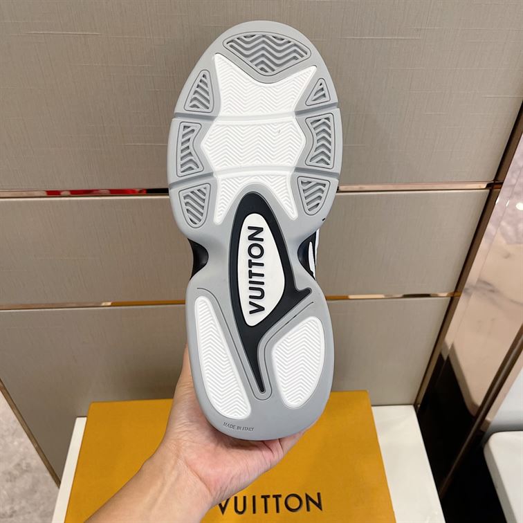 LOUIS VUITTON LV TRAINER 2 SNEAKER - LVS056