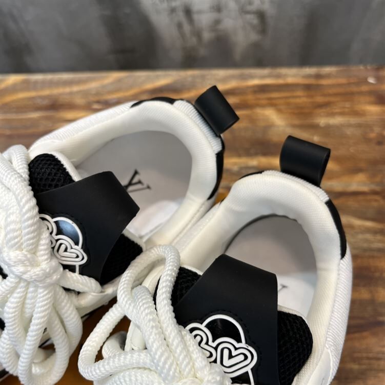 LOUIS VUITTON LVSK8 SNEAKER - LVS079