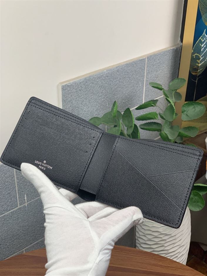 LOUIS VUITTON MEN'S BLACK LEATHER WALLET