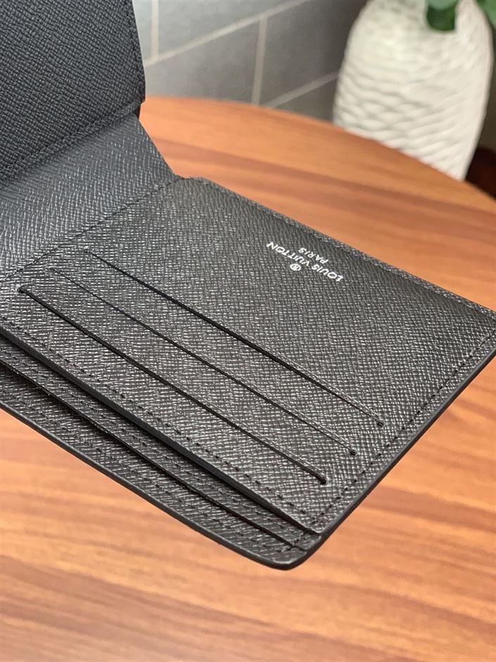 LOUIS VUITTON MEN'S BLACK LEATHER WALLET