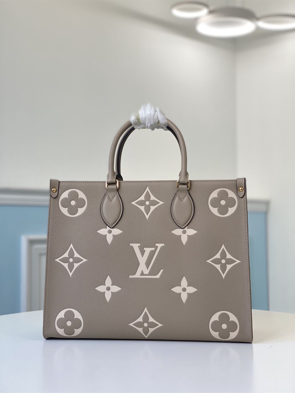 LOUIS VUITTON ONTHEGO MM BICOLOR MONOGRAM