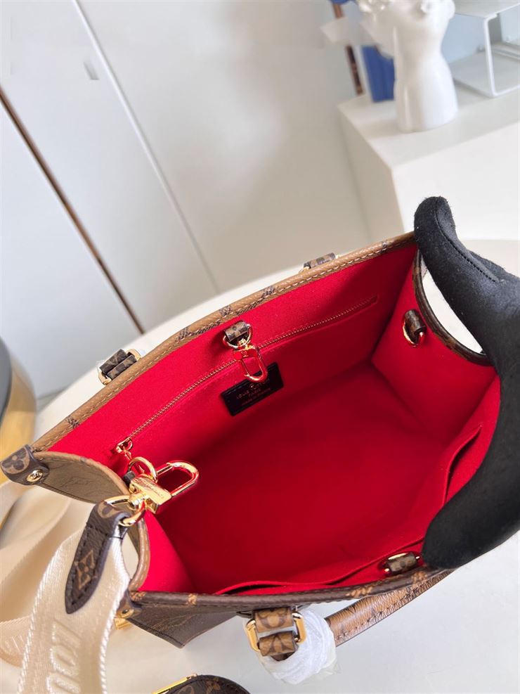 LOUIS VUITTON ONTHEGO PM MONOGRAM CANVAS