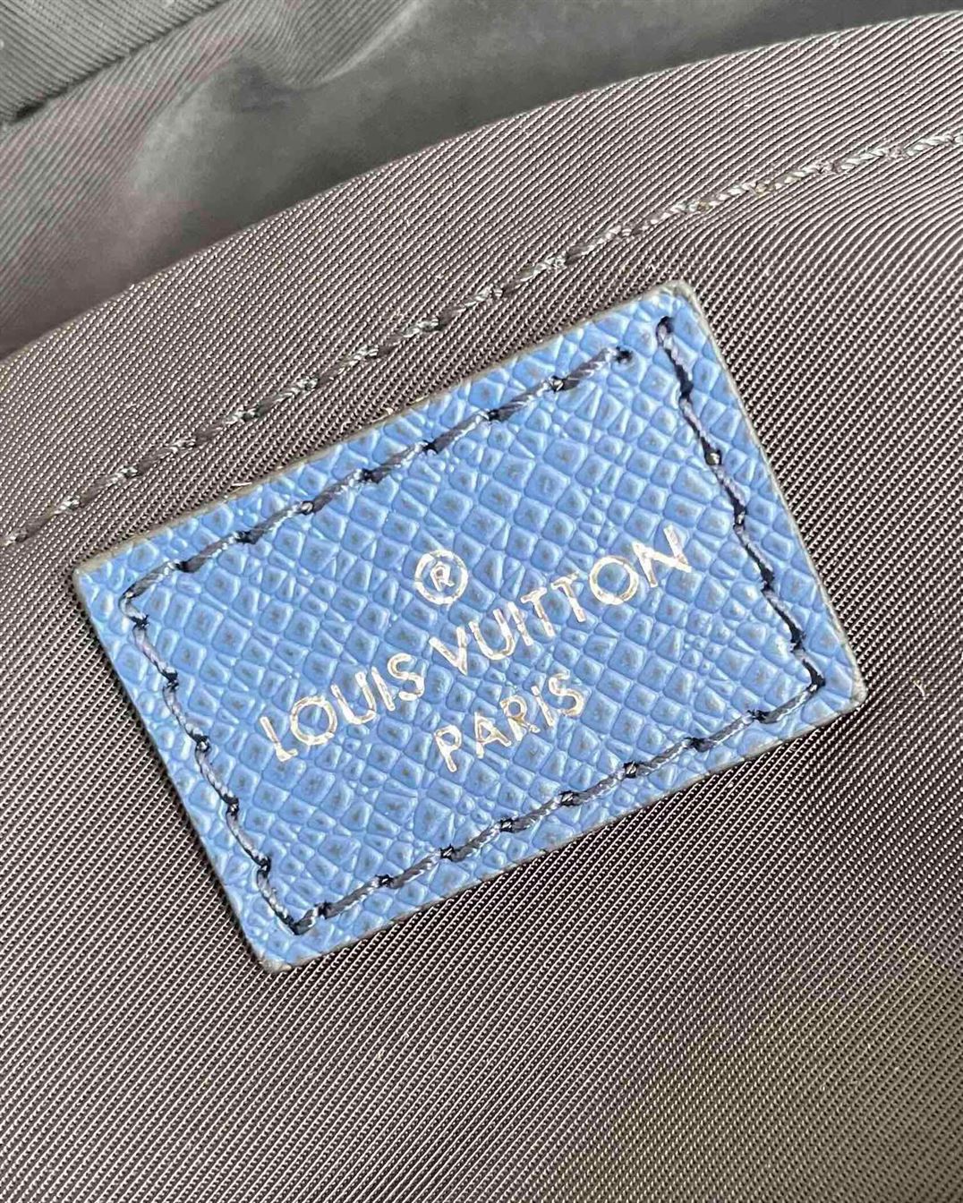 LOUIS VUITTON OUTDOOR MESSENGER - LVB019