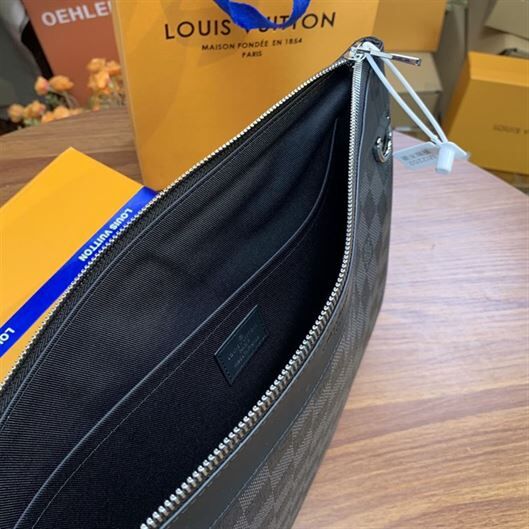 LOUIS VUITTON POCHETTE APOLLO BAG