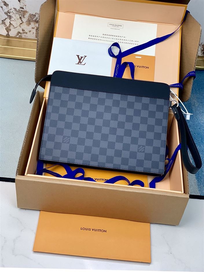 LOUIS VUITTON POCHETTE VOYAGE WALLET
