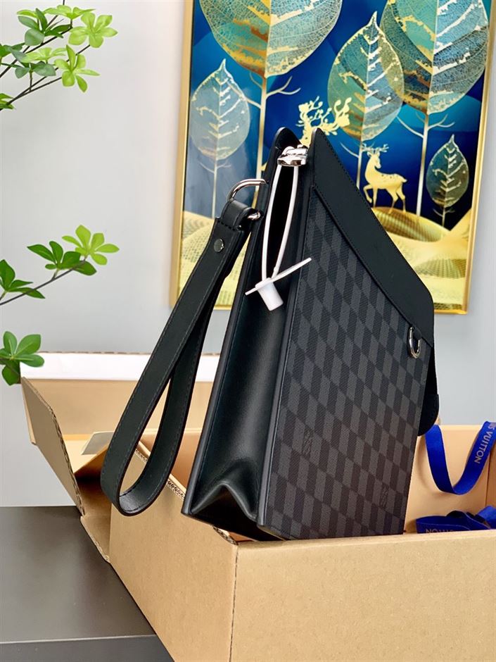 LOUIS VUITTON POCHETTE VOYAGE WALLET