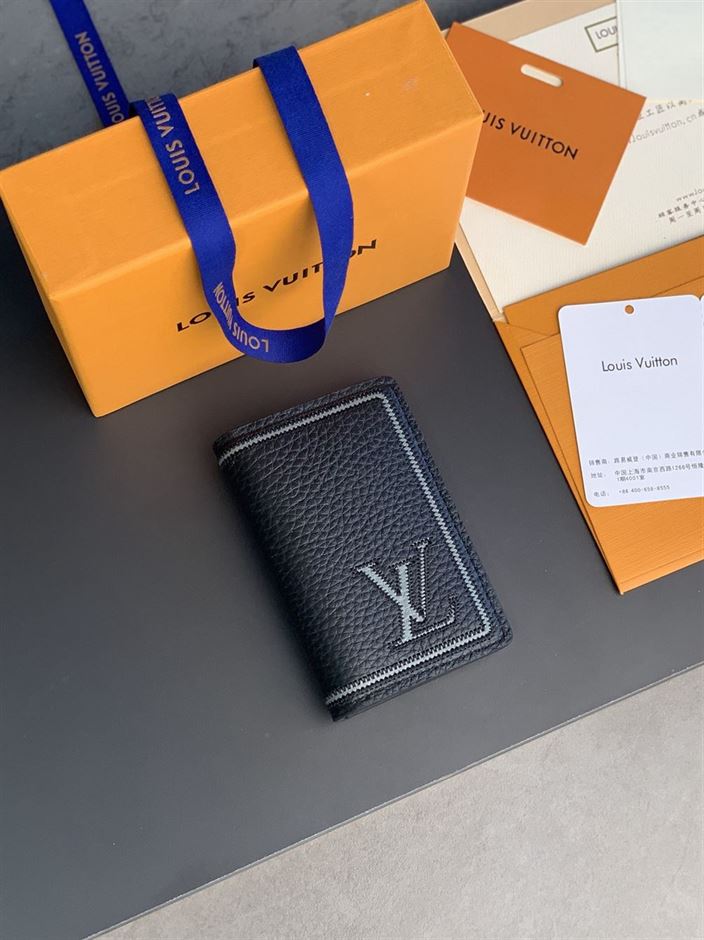 LOUIS VUITTON POCKET
