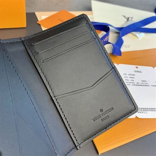 LOUIS VUITTON POCKET