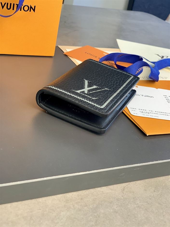 LOUIS VUITTON POCKET