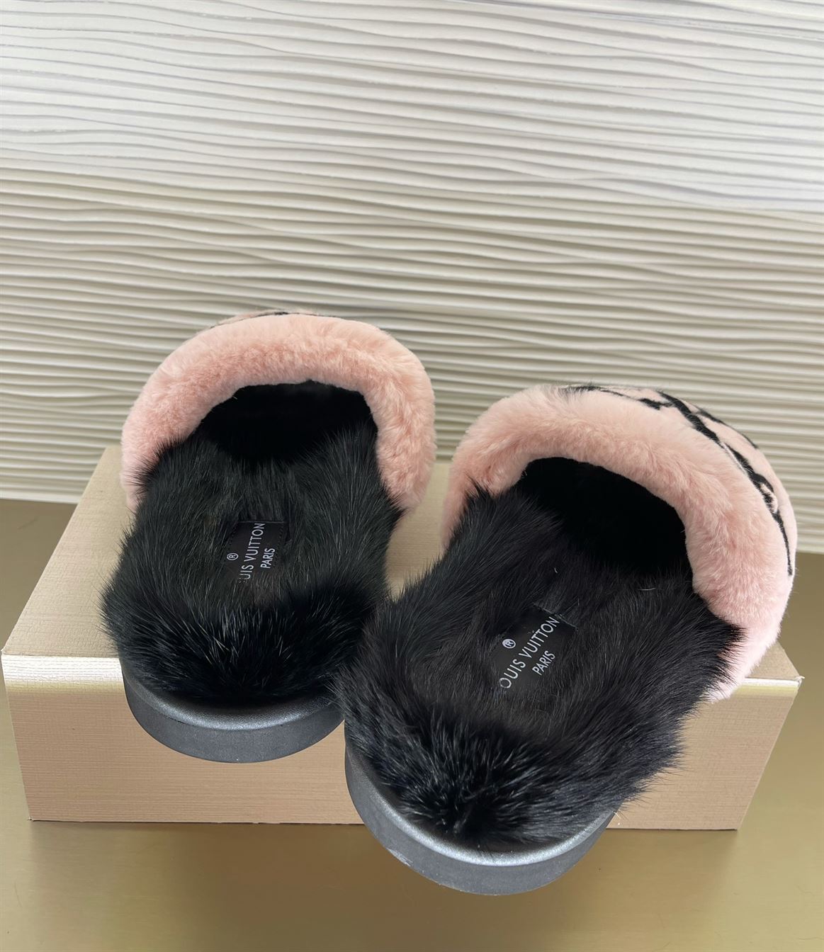 LOUIS VUITTON POOL PILLOW COMFORT MULES - LVSD054