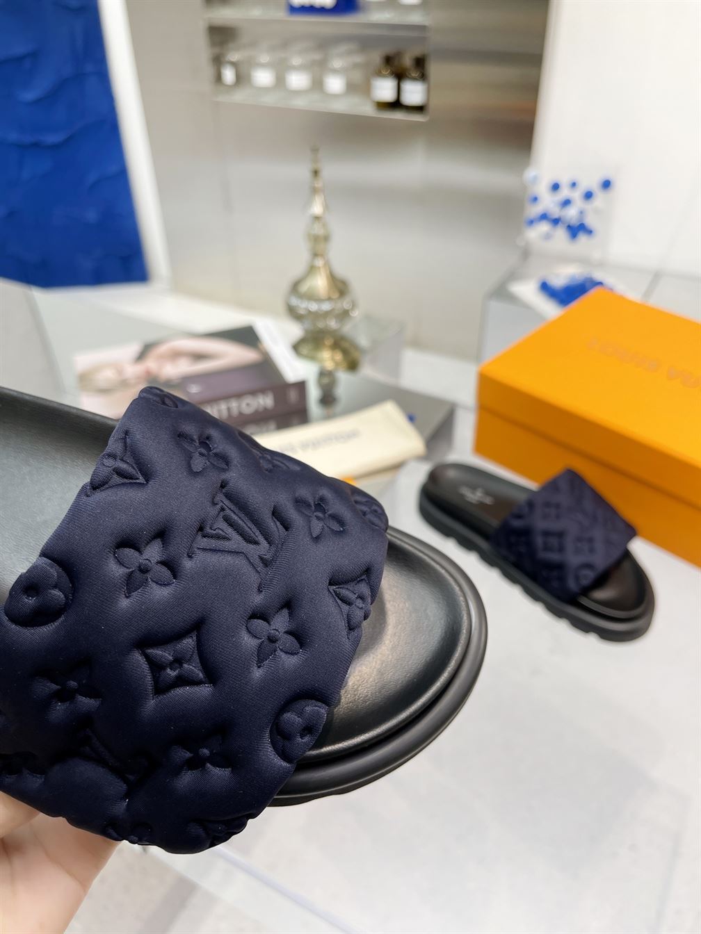 LOUIS VUITTON POOL PILLOW FLAT COMFORT MULE - LVSD050