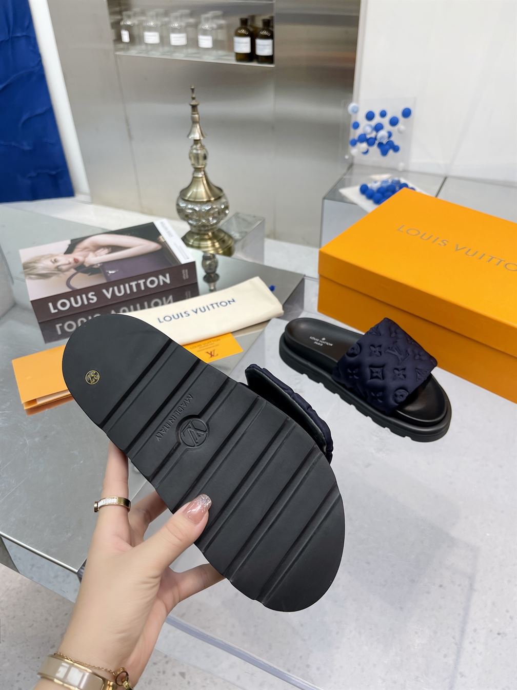 LOUIS VUITTON POOL PILLOW FLAT COMFORT MULE - LVSD050