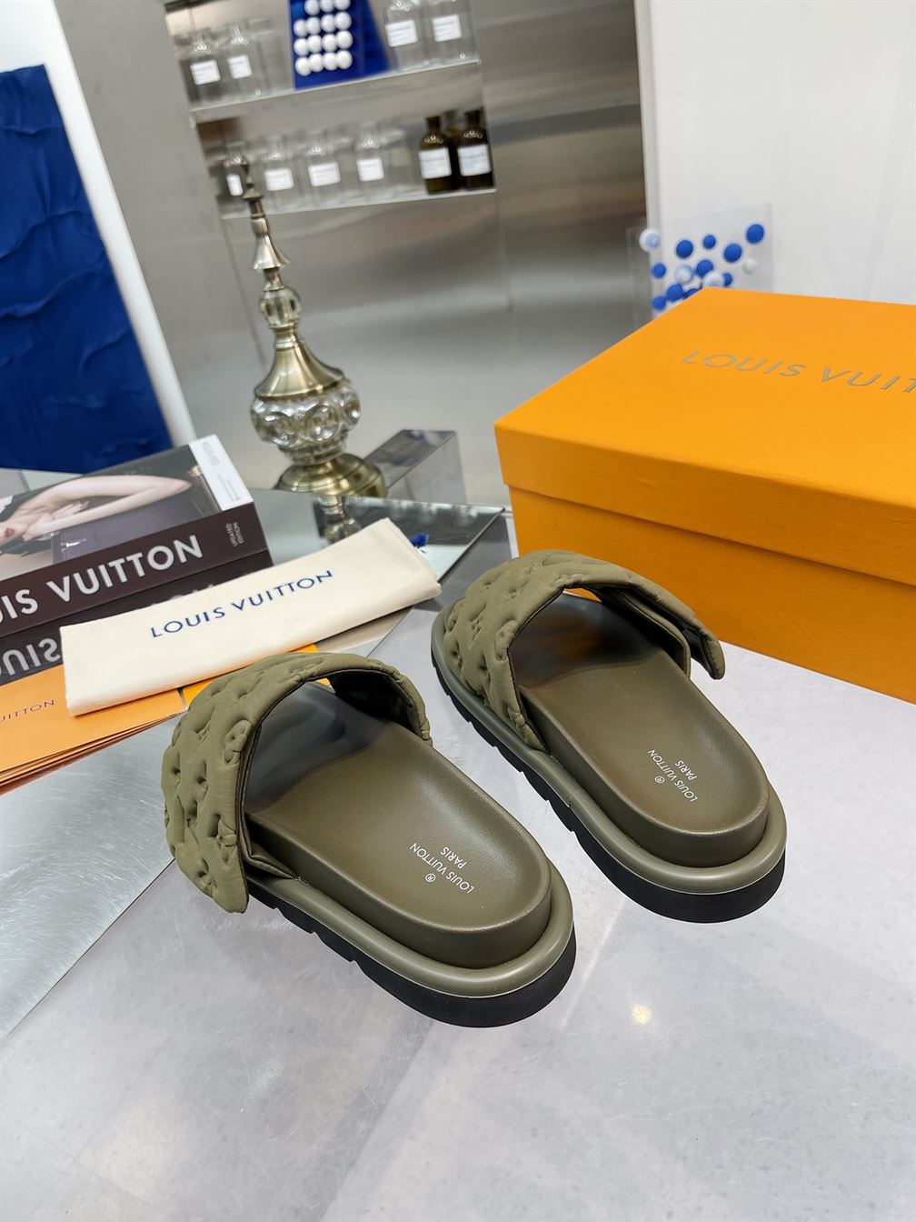 LOUIS VUITTON POOL PILLOW FLAT COMFORT MULE - LVSD055