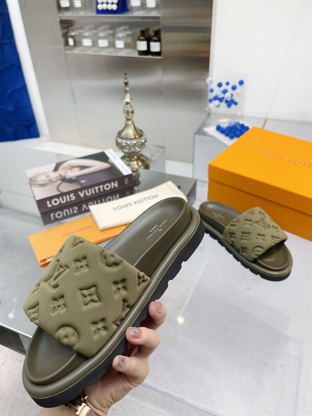 LOUIS VUITTON POOL PILLOW FLAT COMFORT MULE - LVSD055