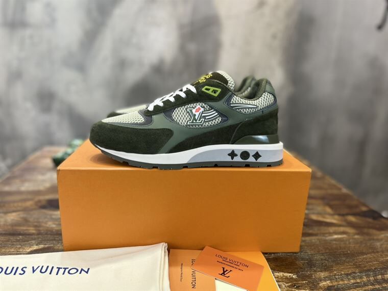 LOUIS VUITTON RUN AWAY SNEAKER - LVS073