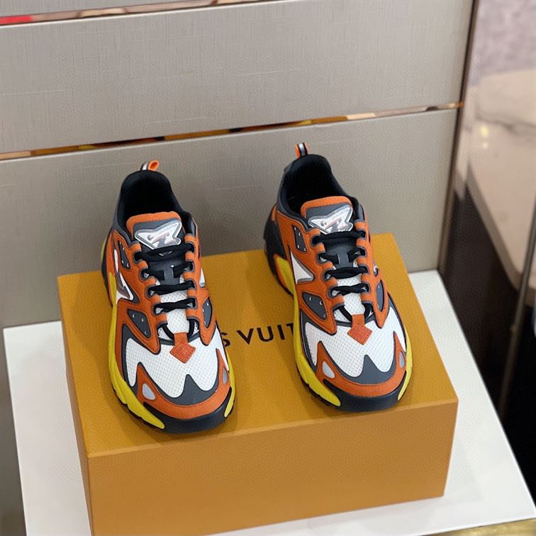 LOUIS VUITTON RUNNER TATIC SNEAKER - LVS027