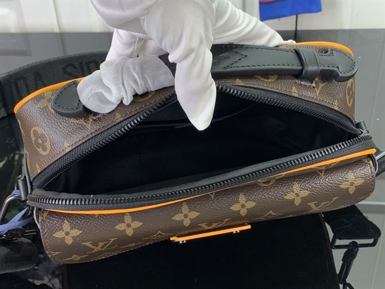 LOUIS VUITTON S LOCK MESSENGER MONOGRAM MACASSAR - LVB056