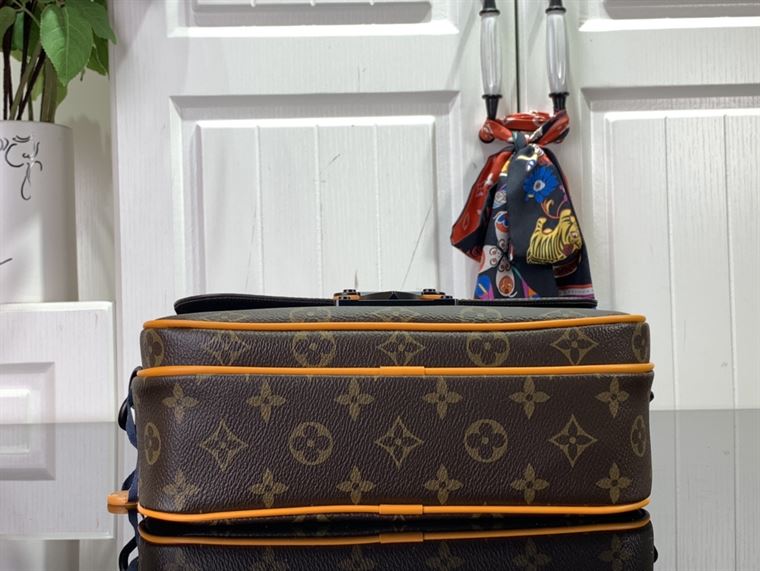 LOUIS VUITTON S LOCK MESSENGER MONOGRAM MACASSAR - LVB056