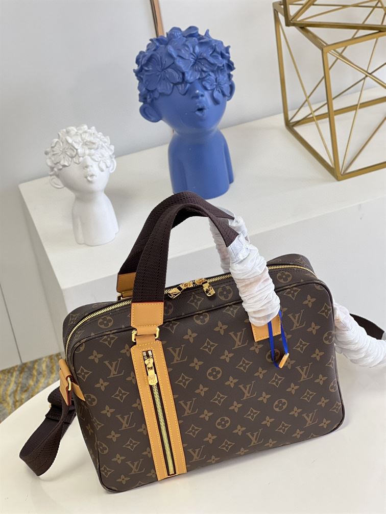 LOUIS VUITTON SAC BOSPHORE MONOGRAM CANVAS MESSENGER BAG IN BROWN - LVB001