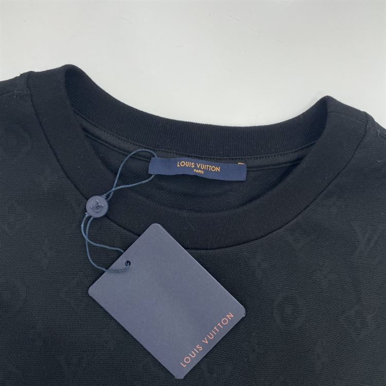 LOUIS VUITTON SIGNATURE 3D POCKET MONOGRAM T-SHIRT - LVTS048