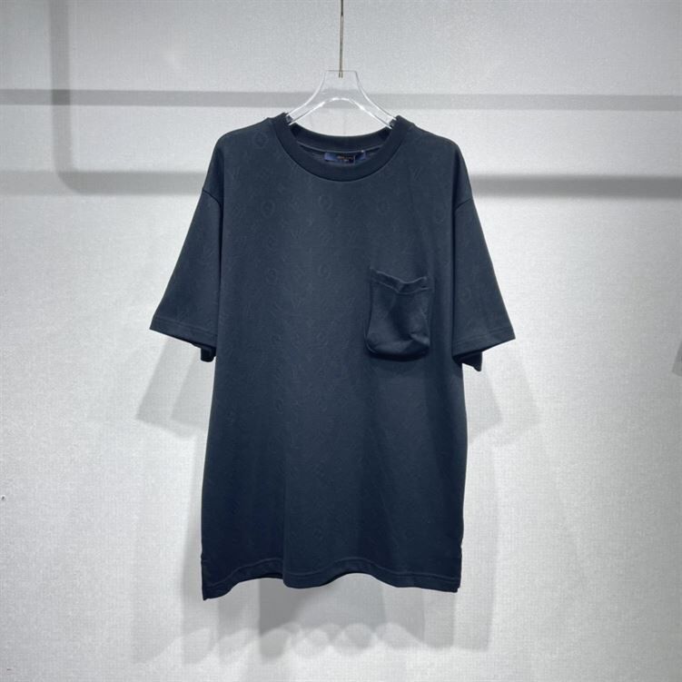 LOUIS VUITTON SIGNATURE 3D POCKET MONOGRAM T-SHIRT - LVTS048