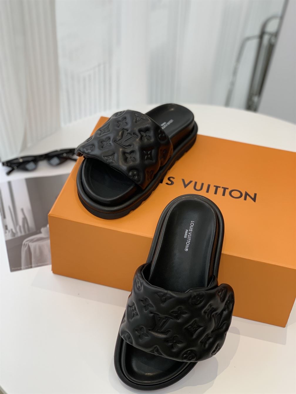 LOUIS VUITTON SLIDES - LVSD007