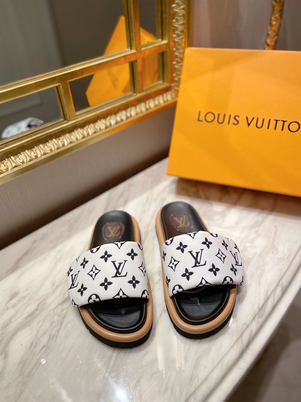 LOUIS VUITTON SLIDES - LVSD008