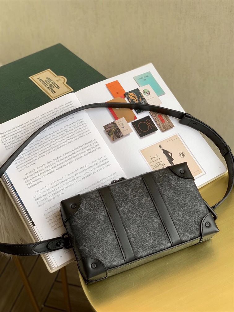 LOUIS VUITTON SOFT TRUNK WALLET MONOGRAM ECLIPSE - LVB041