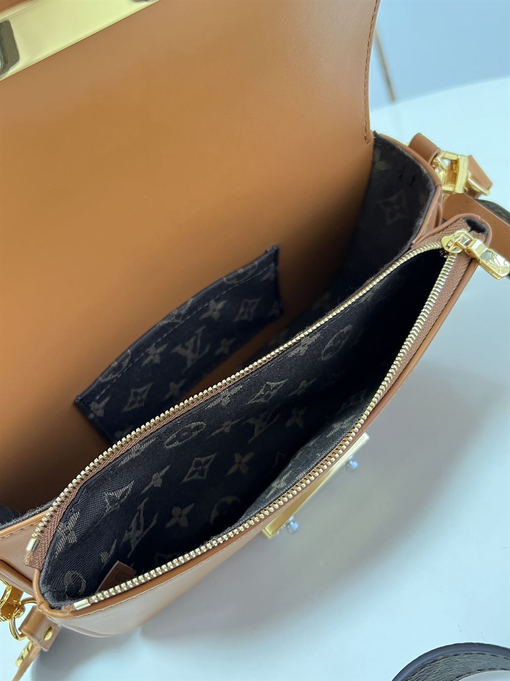 LOUIS VUITTON SWING BAG Brown