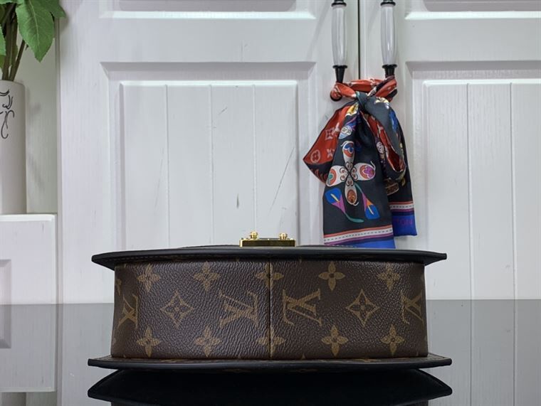LOUIS VUITTON TILSITT MONOGRAM CANVAS