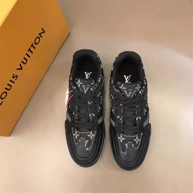 LOUIS VUITTON TRAINER SNEAKER - LVS045