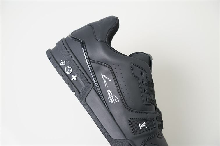 LOUIS VUITTON TRAINER SNEAKER - LVS084