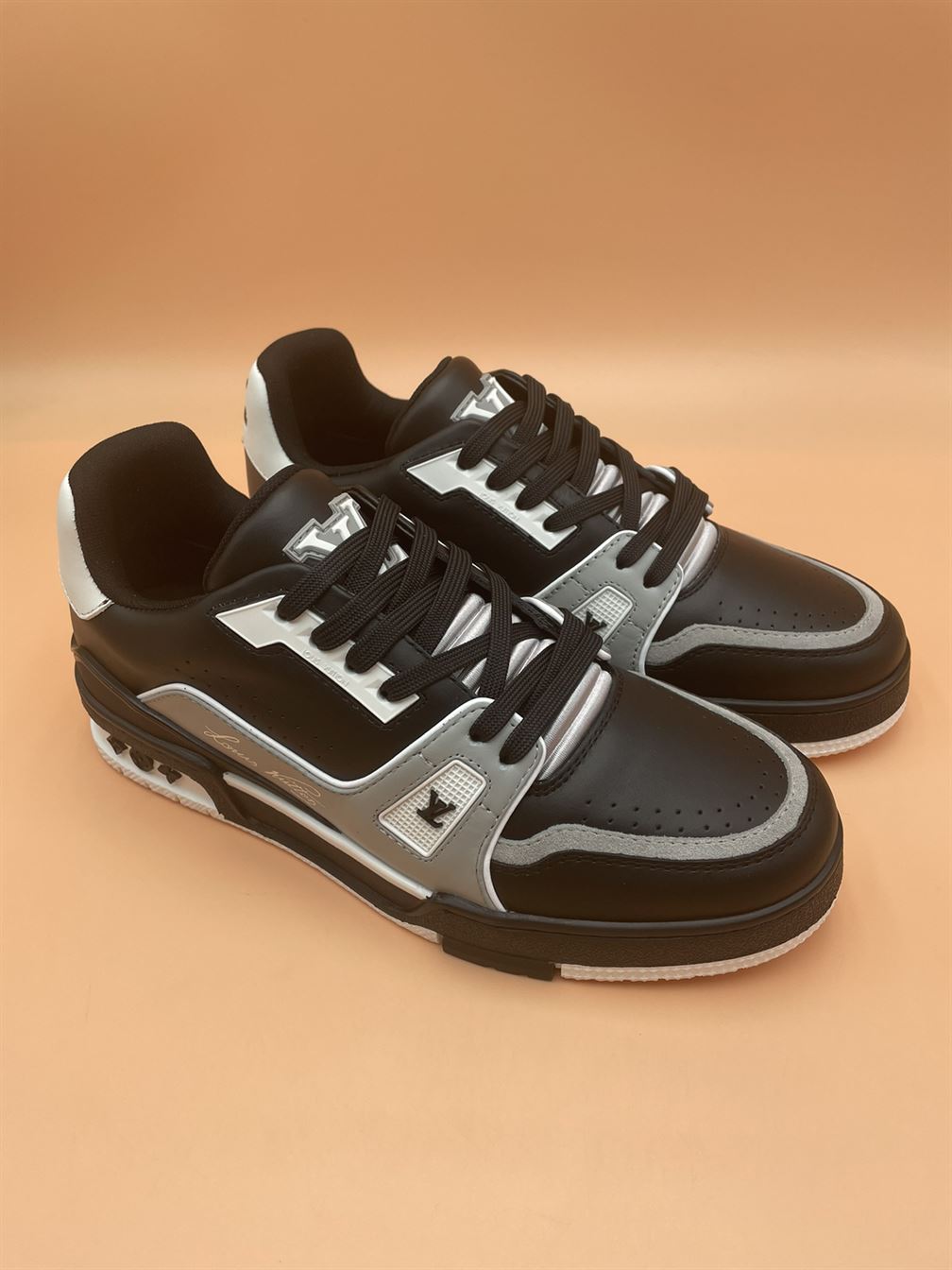 LOUIS VUITTON TRAINER SNEAKER BLACK - LVS126