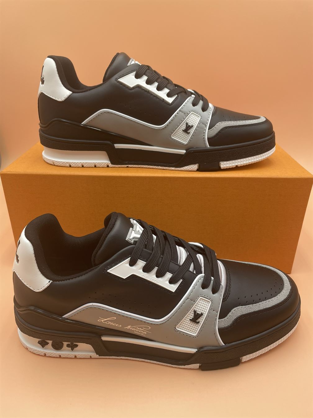 LOUIS VUITTON TRAINER SNEAKER BLACK - LVS126