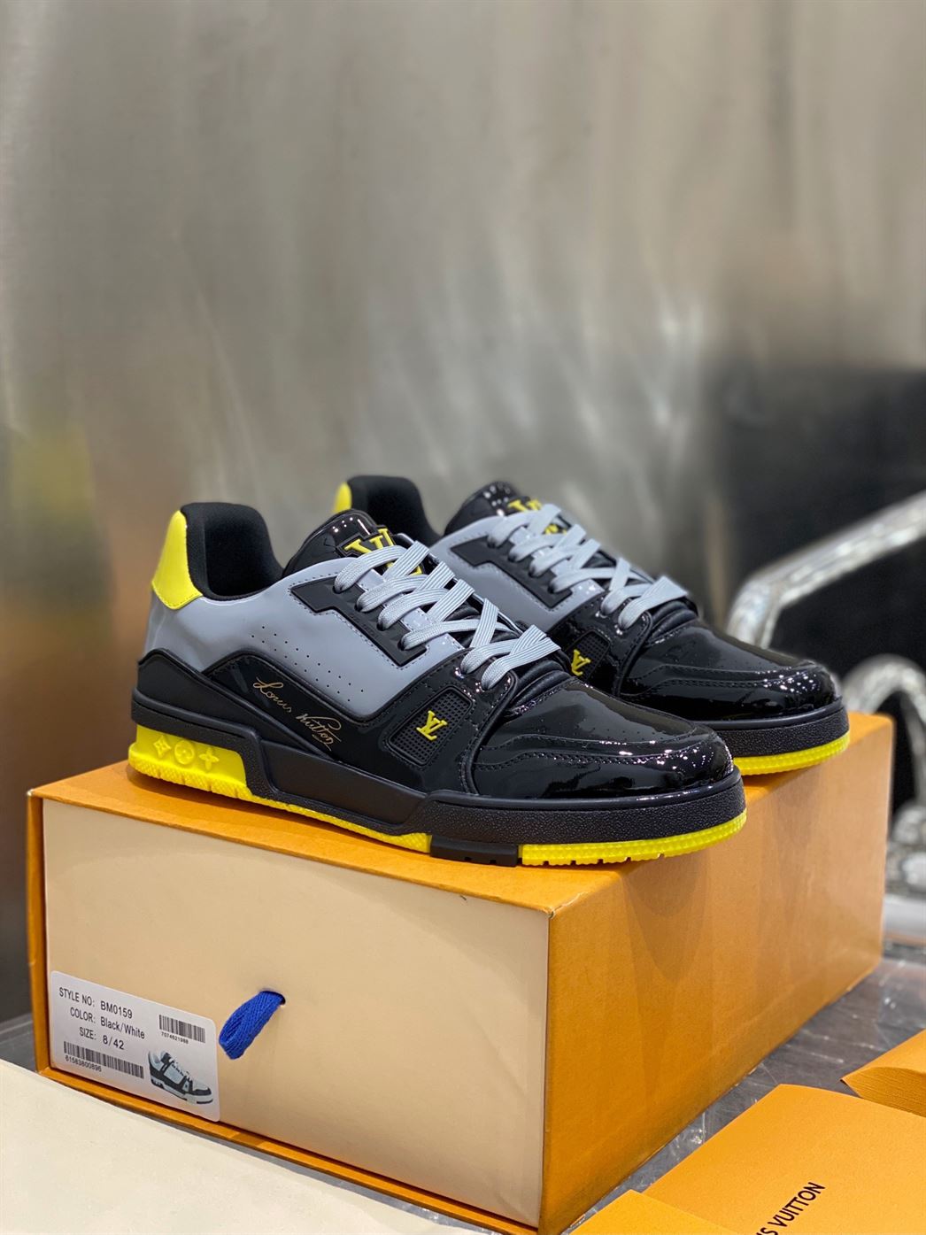 LOUIS VUITTON TRAINER SNEAKERS IN BLACK PATENT CANVAS - LVS004