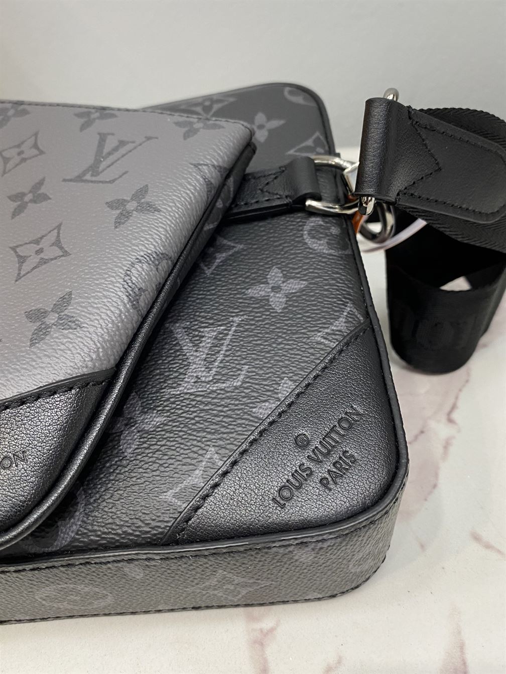 LOUIS VUITTON TRIO MESSENGER BAG - LVB025