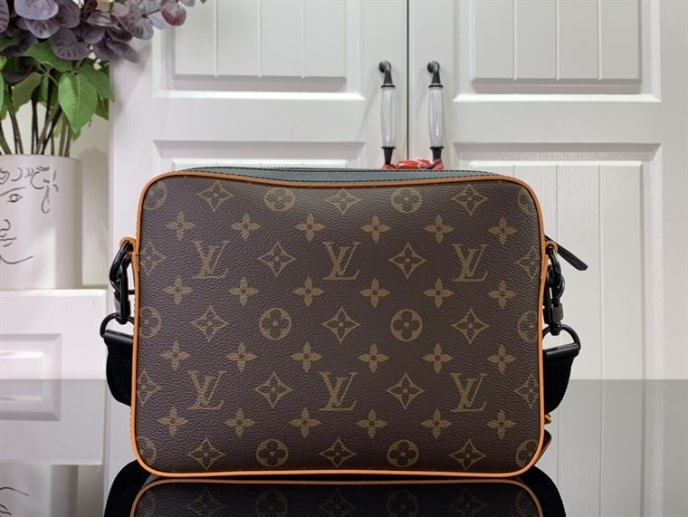 LOUIS VUITTON TRIO MESSENGER BAG - LVB055