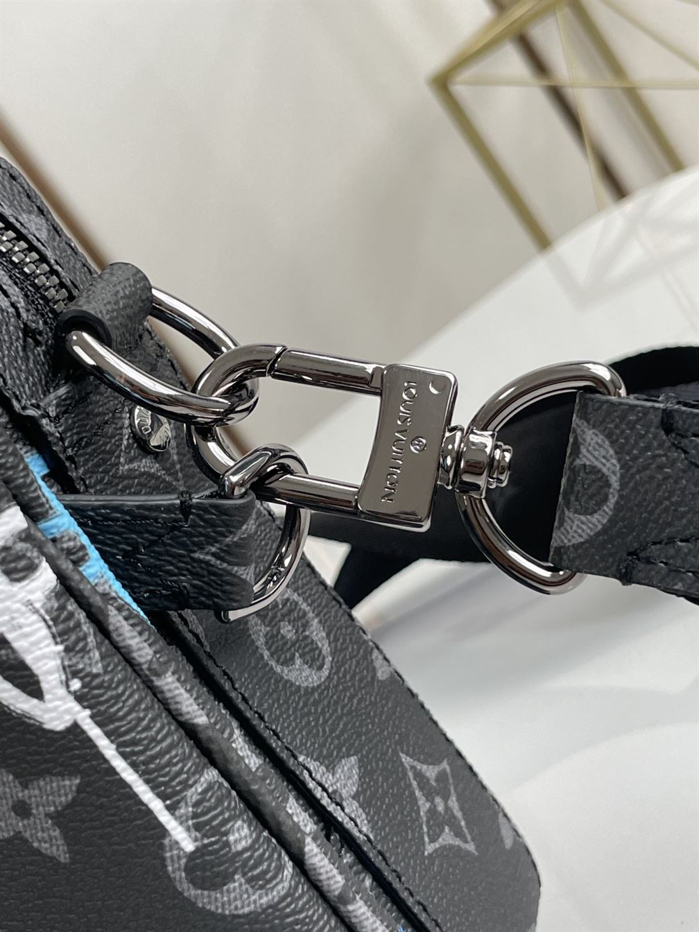 LOUIS VUITTON TRIO MESSENGER BAG - LVB066