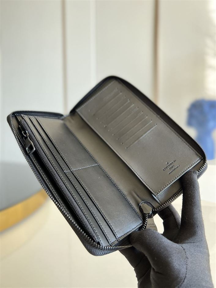 LOUIS VUITTON ZIPPY WALLET ALLIGATOR LEATHER