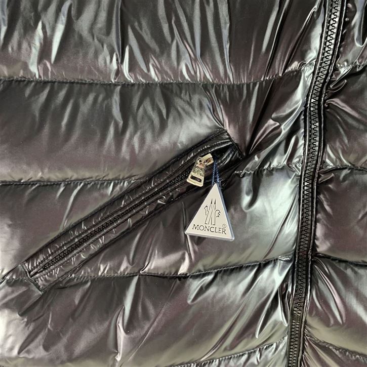 MONCLER ACORUS SHORT DOWN JACKET - MC106