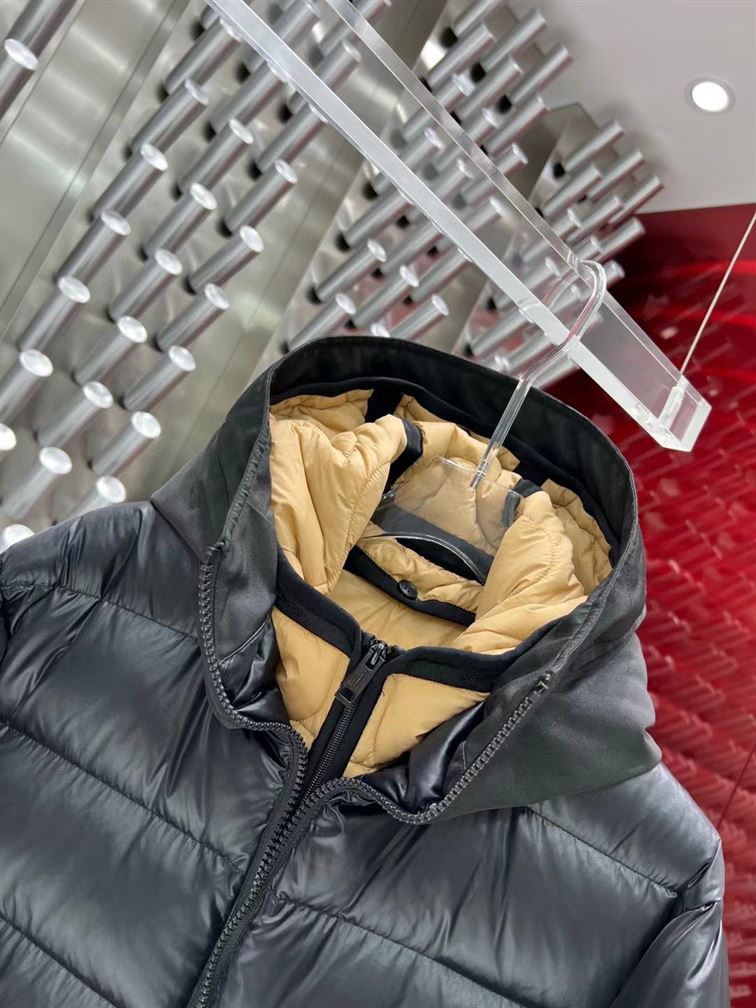 MONCLER COAT - MC132