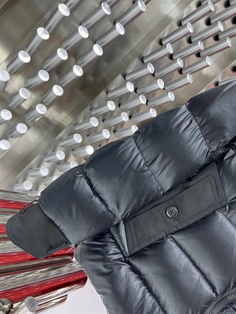 MONCLER COAT - MC132