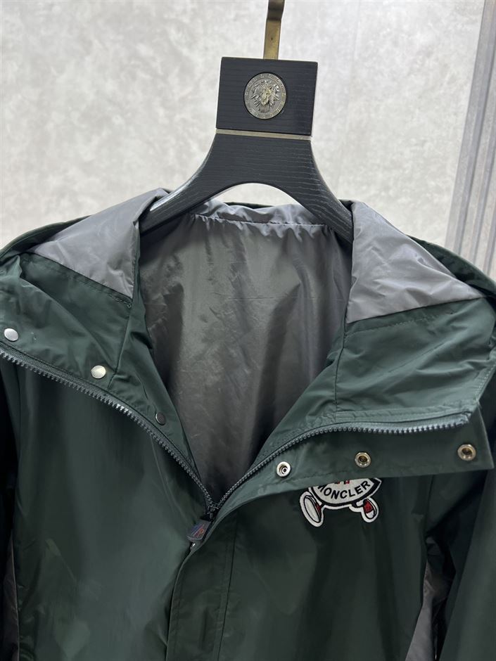 MONCLER GUIERS RAIN JACKET - MC101
