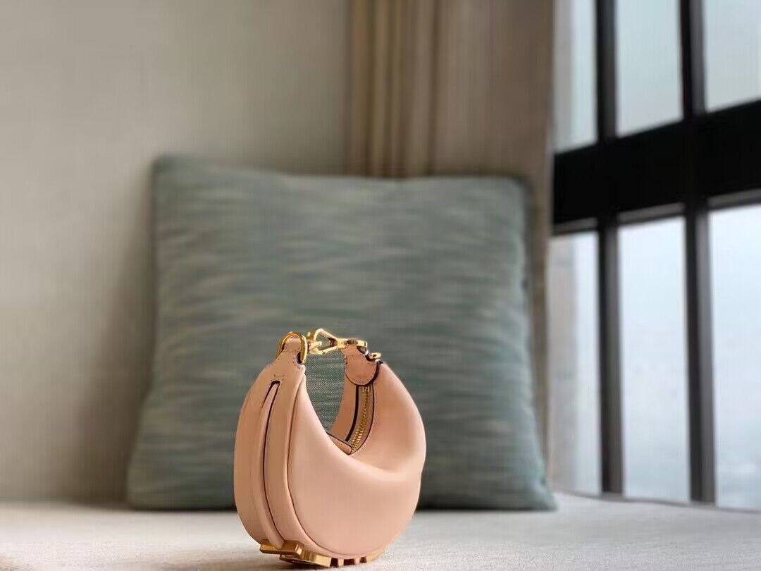 NANO FENDYGRAPHY PINK LEATHER CHARM