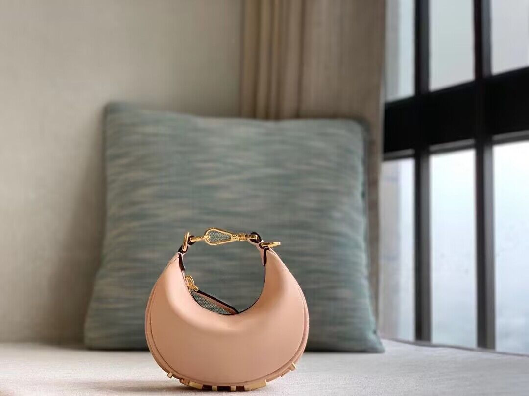 NANO FENDYGRAPHY PINK LEATHER CHARM