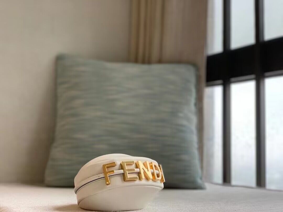 NANO FENDYGRAPHY WHITE LEATHER CHARM