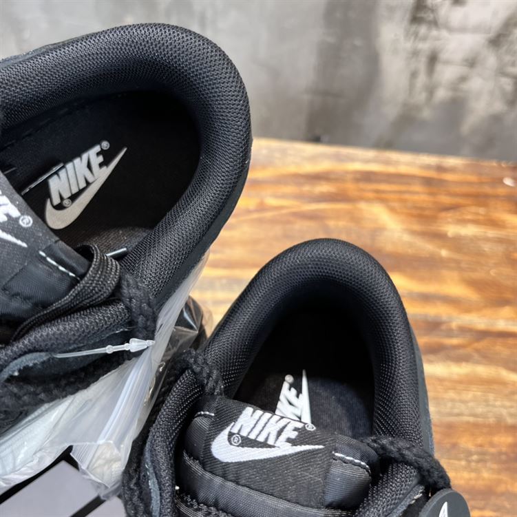 NIKE SB DUNK LOW SNEAKER - NSN010