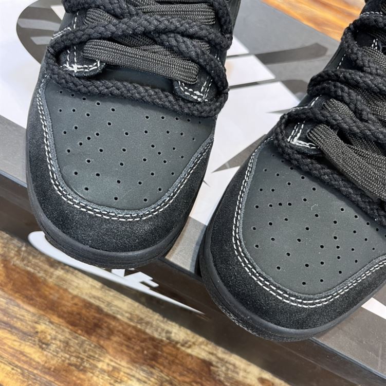 NIKE SB DUNK LOW SNEAKER - NSN010