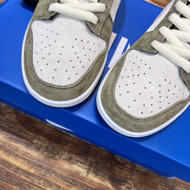 NIKE SB DUNK LOW SNEAKER - NSN019